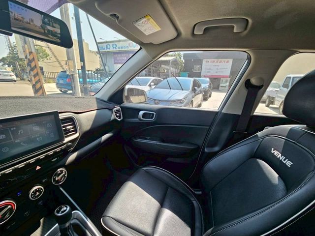 一手美車 氣氛佳車況好 主打六種駕駛模式 讓您家庭出遊 露營 都市小休旅都讓您有面子有裡子 好停車也省稅金哦!  第13張相片