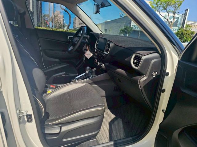 一手美車 氣氛佳車況好 主打六種駕駛模式 讓您家庭出遊 露營 都市小休旅都讓您有面子有裡子 好停車也省稅金哦!  第20張相片