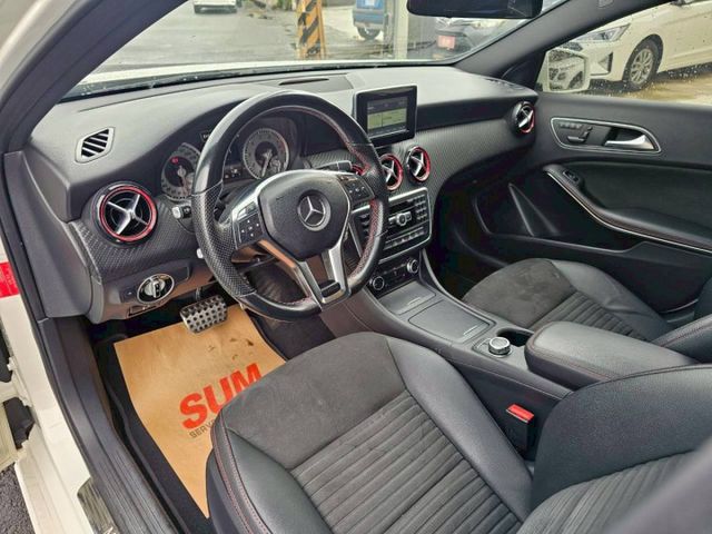 Sport版 原鈑件 全景天窗 換檔撥片 電動座椅 倒車顯影 定速限速 賽車座椅 車況非常好 一手車庫車  第9張相片