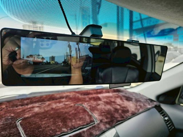 車裡車外乾淨整潔 空間大 有氣氛呼吸燈 大螢幕安卓機 導航 免鑰匙啟動 倒車顯影 天窗 方向盤快撥  第14張相片