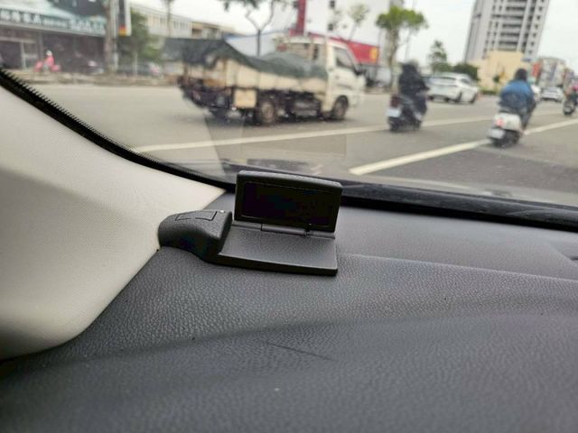 經典中的經典 跑少狀況超好 抬頭顯示器 導航 導車顯影 胎壓偵測器 恆溫空調 無可挑剔的不敗車款..  第10張相片