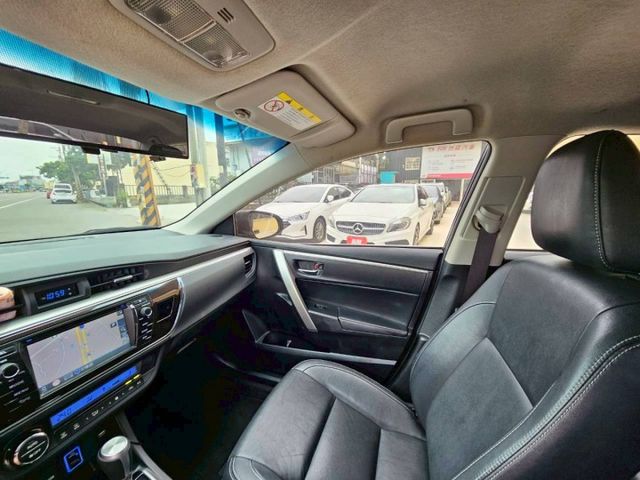經典中的經典 跑少狀況超好 抬頭顯示器 導航 導車顯影 胎壓偵測器 恆溫空調 無可挑剔的不敗車款..  第12張相片