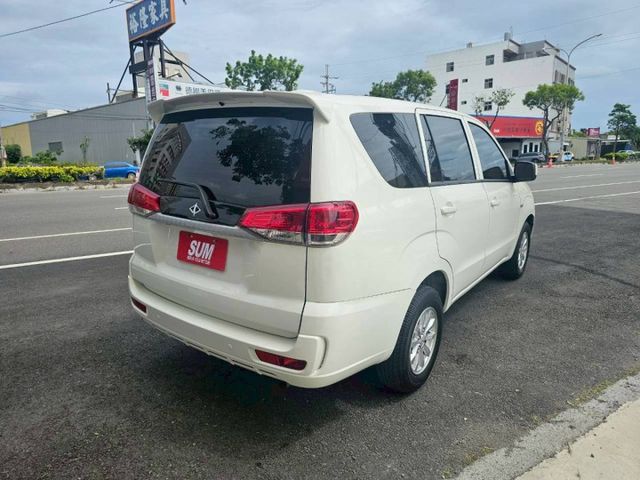 可以當露營車 工程車 空間大 狀況非常好! 做生意擺攤也非常好用 做文具的也適用 多用途廂型車..  第3張相片