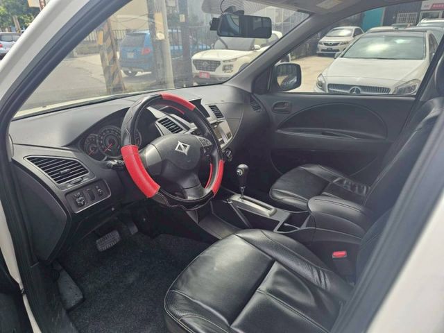 可以當露營車 工程車 空間大 狀況非常好! 做生意擺攤也非常好用 做文具的也適用 多用途廂型車..  第7張相片