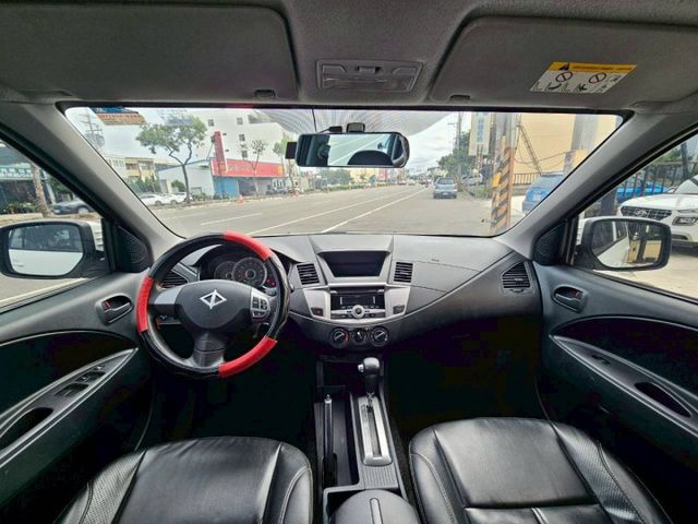 可以當露營車 工程車 空間大 狀況非常好! 做生意擺攤也非常好用 做文具的也適用 多用途廂型車..  第13張相片