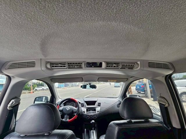 可以當露營車 工程車 空間大 狀況非常好! 做生意擺攤也非常好用 做文具的也適用 多用途廂型車..  第14張相片
