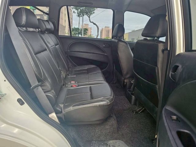 可以當露營車 工程車 空間大 狀況非常好! 做生意擺攤也非常好用 做文具的也適用 多用途廂型車..  第15張相片