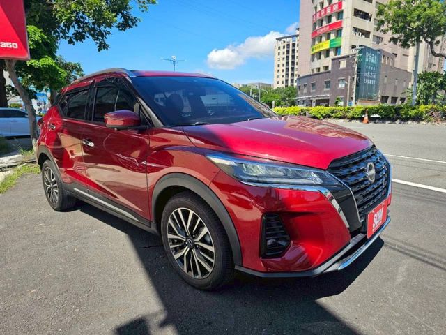 新世代改款旗艦版休旅 I KEY 360環景倒車系統 抬頭顯示 無線充電盤 配備多不及備載 有更換鈑件 價格反映在車價上  第2張相片
