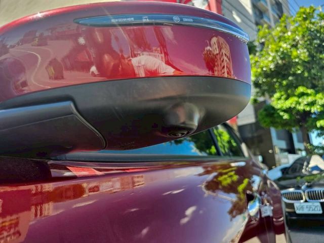 新世代改款旗艦版休旅 I KEY 360環景倒車系統 抬頭顯示 無線充電盤 配備多不及備載 有更換鈑件 價格反映在車價上  第9張相片