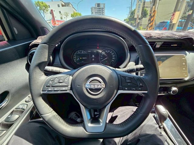 新世代改款旗艦版休旅 I KEY 360環景倒車系統 抬頭顯示 無線充電盤 配備多不及備載 有更換鈑件 價格反映在車價上  第12張相片