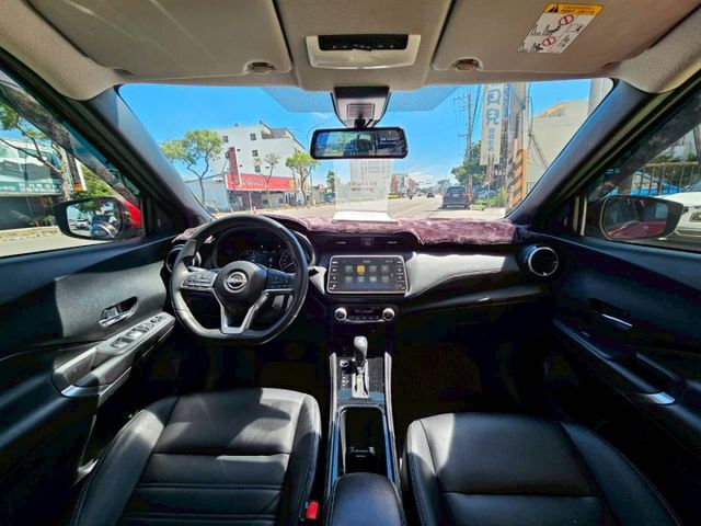 新世代改款旗艦版休旅 I KEY 360環景倒車系統 抬頭顯示 無線充電盤 配備多不及備載 有更換鈑件 價格反映在車價上  第19張相片