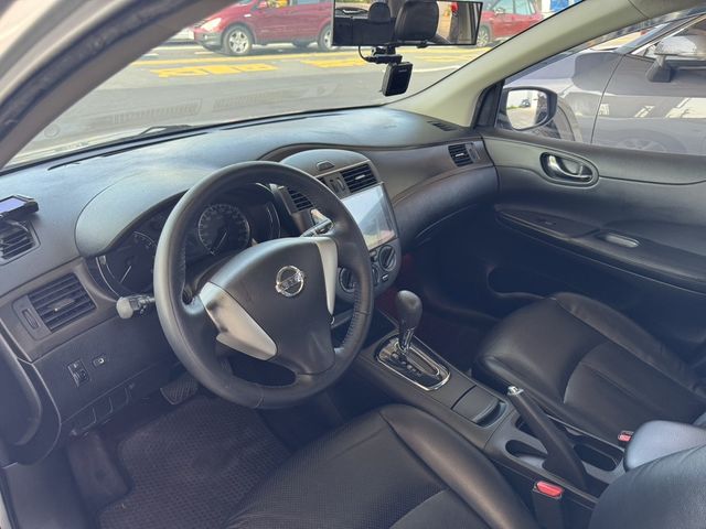 NISSAN日產 TIIDA  第6張相片
