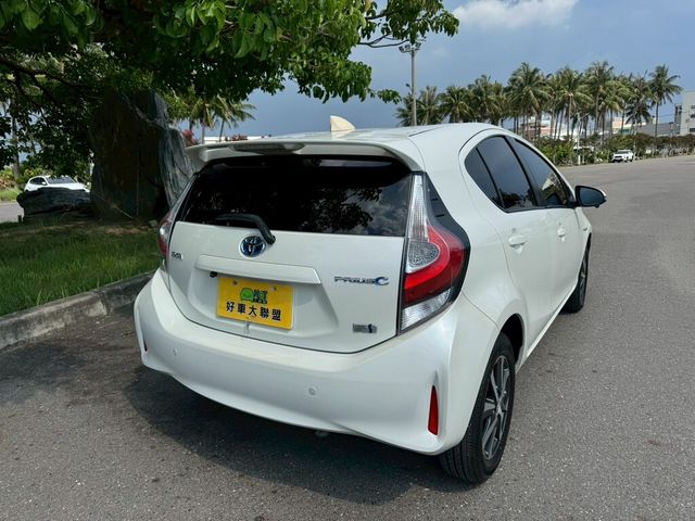 TOYOTA豐田 PRIUS C  第3張相片