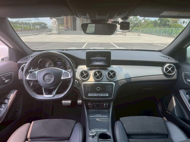 M-BENZ賓士 GLA180  第7張相片