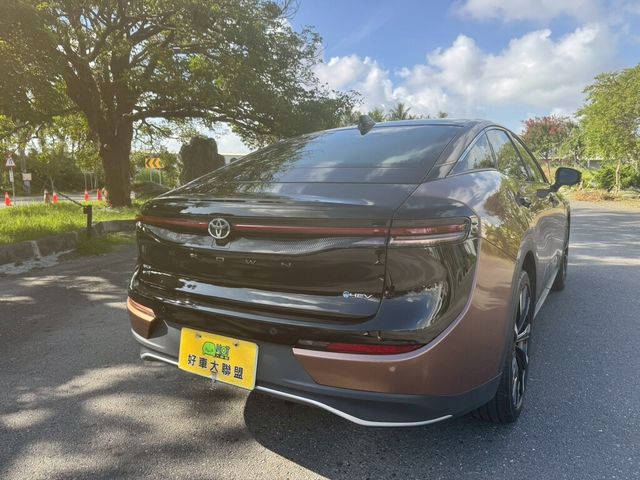 TOYOTA豐田 CROWN  第3張相片