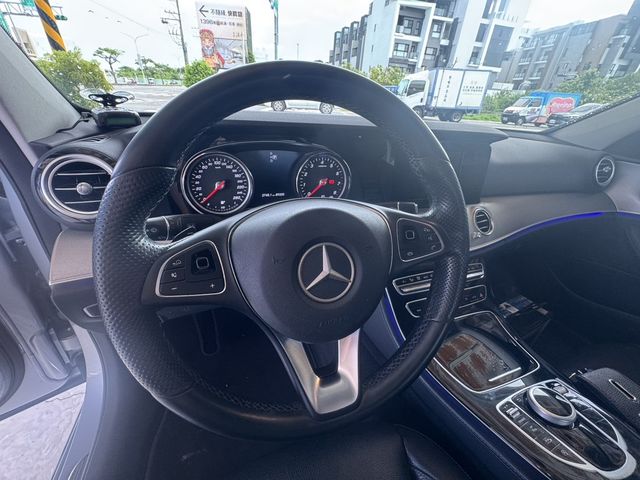 M-BENZ賓士 E200  第5張相片