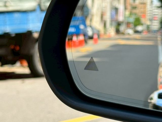 M-BENZ賓士 C300 COUPE  第13張相片