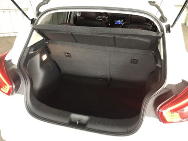 NISSAN日產 TIIDA  第6張相片