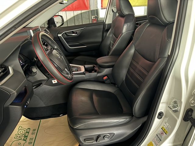 TOYOTA豐田 RAV4  第13張相片
