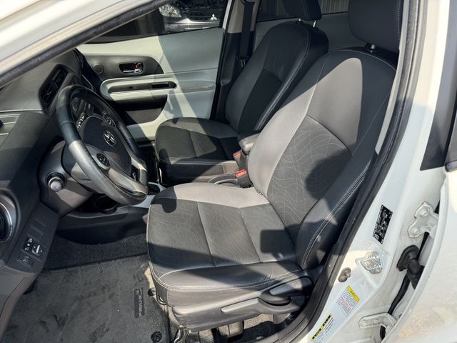 TOYOTA豐田 PRIUS C  第5張相片