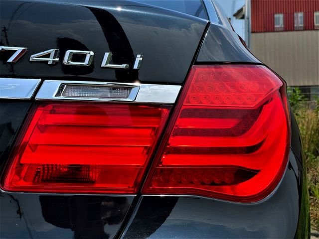 7 SERIES SEDAN F02  第7張相片