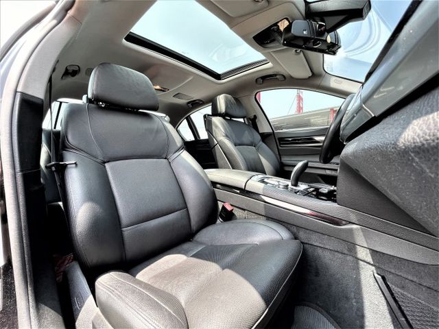7 SERIES SEDAN F02  第9張相片