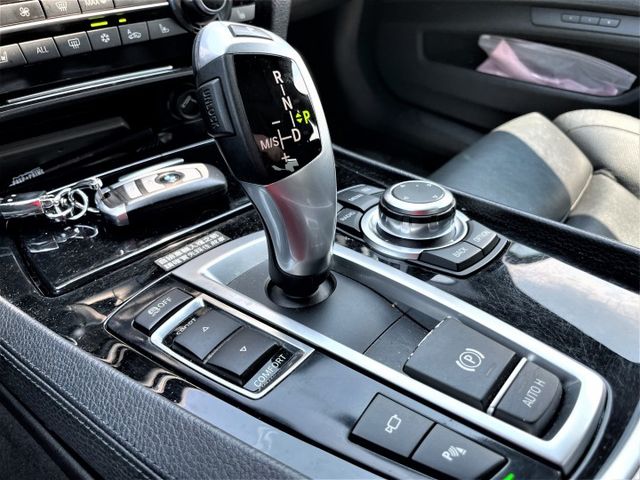 7 SERIES SEDAN F02  第15張相片