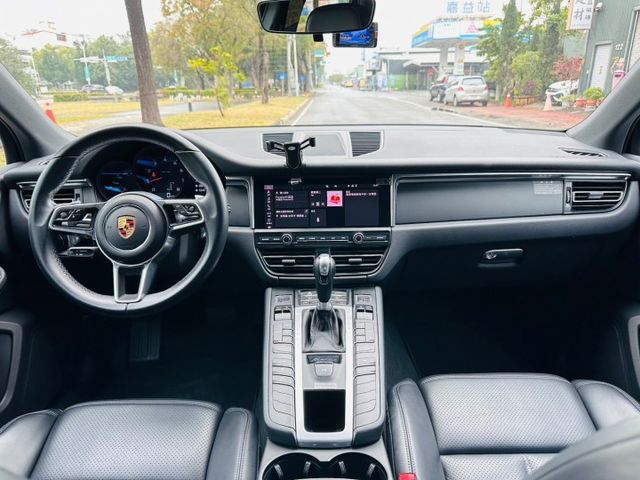 MACAN  第2張相片