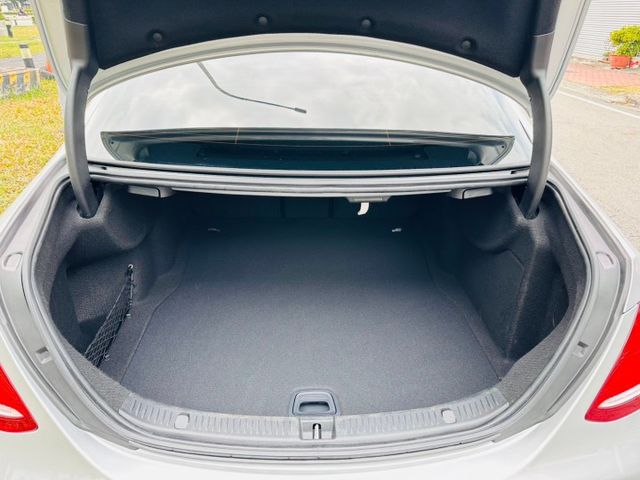 E-CLASS W213  第19張相片