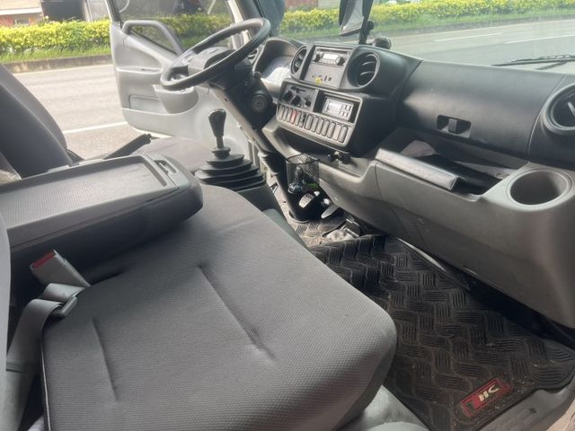 2021年11.5呎HINO冷藏車(可改零下25度冷凍箱)升降尾門,實跑9萬公里,原鈑件  第3張相片