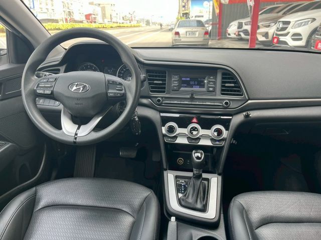 ELANTRA  第9張相片