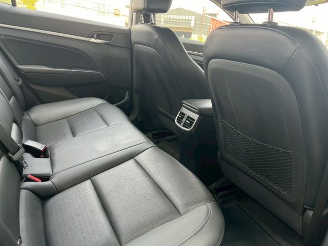 ELANTRA  第10張相片