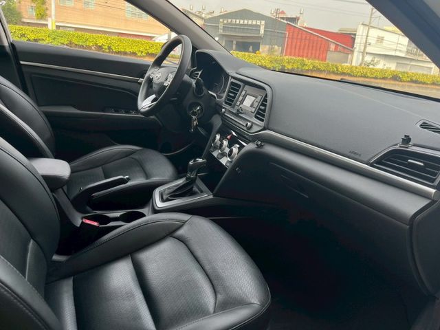 ELANTRA  第11張相片