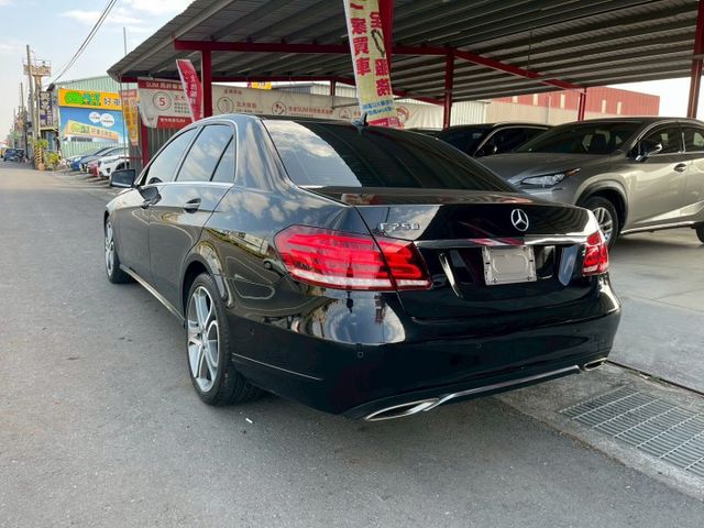 E-CLASS W212  第13張相片