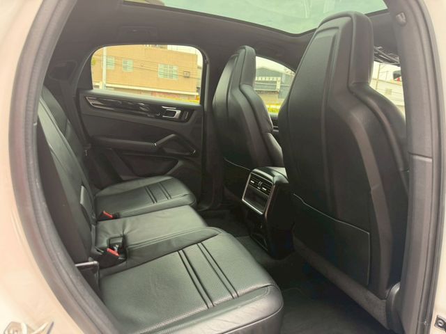 CAYENNE COUPE  第3張相片