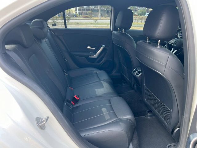 A-CLASS SEDAN V177  第9張相片