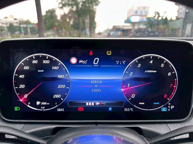 C-CLASS SEDAN W206  第14張相片