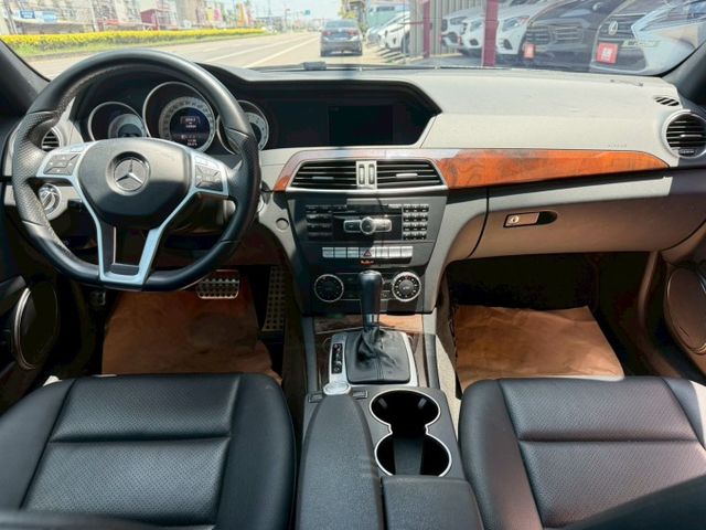 C-CLASS SEDAN W204  第2張相片