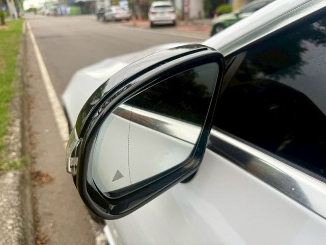 E-CLASS COUPE C207  第11張相片