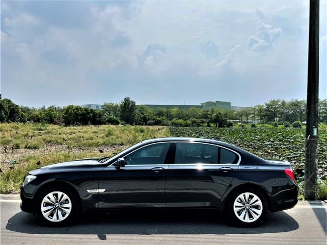 7 SERIES SEDAN F02  第4張相片