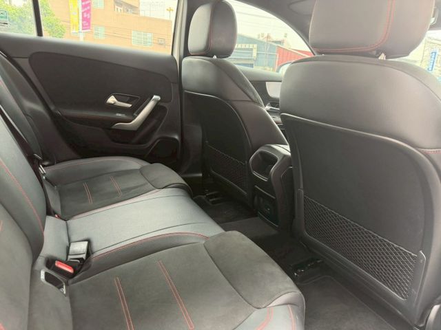 A-CLASS SEDAN V177  第3張相片