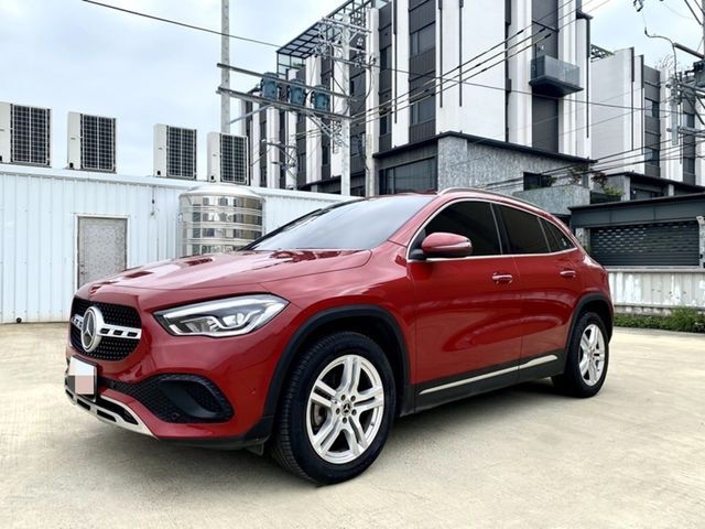 M-BENZ賓士 GLA180  第1張相片