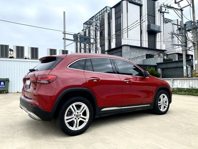 M-BENZ賓士 GLA180  第2張相片