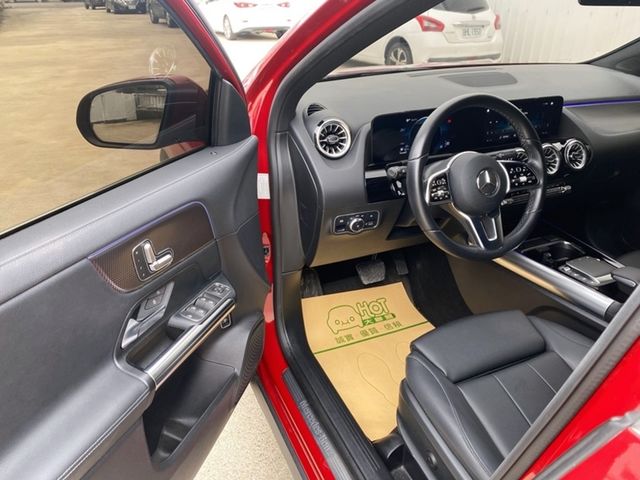 M-BENZ賓士 GLA180  第8張相片