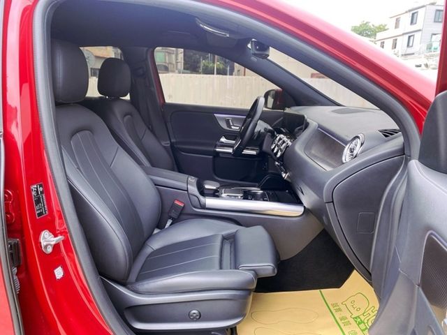 M-BENZ賓士 GLA180  第10張相片