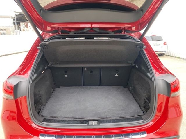 M-BENZ賓士 GLA180  第13張相片