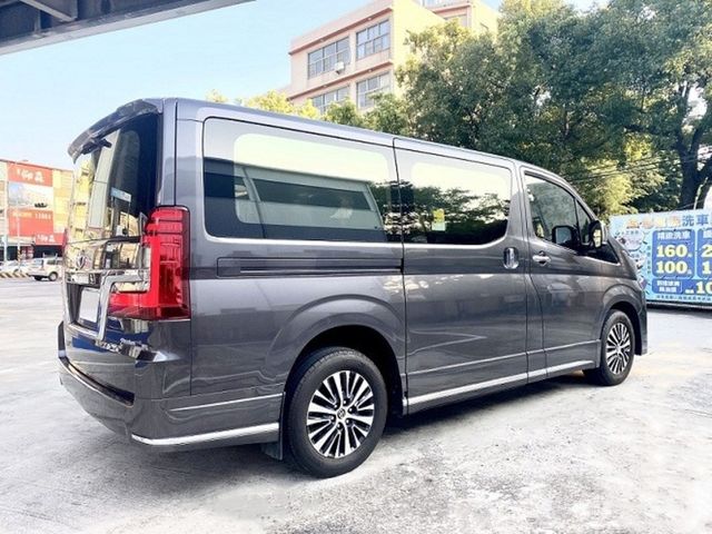 TOYOTA豐田 GRANVIA  第2張相片
