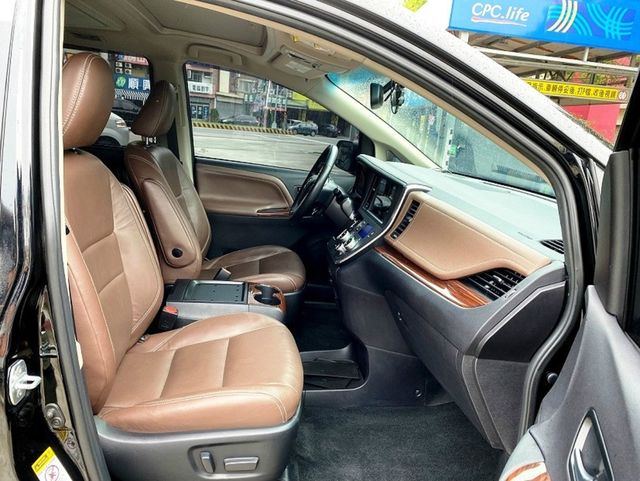 TOYOTA豐田 SIENNA  第9張相片