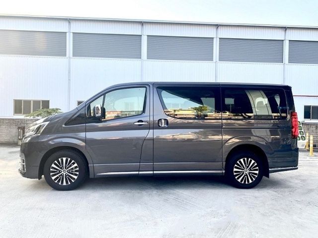 TOYOTA豐田 GRANVIA  第2張相片