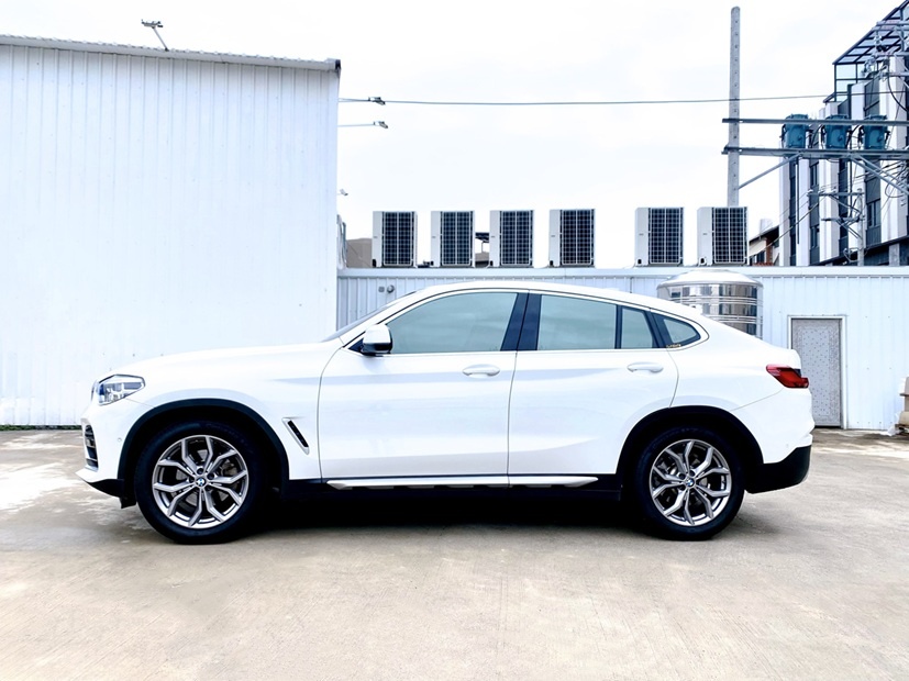 2021式 X4 xDrive20i 白金領航版 選配M款運動套件 全數位液晶儀錶 抬頭顯示 HK音響 5AT全智慧駕駛  第4張相片